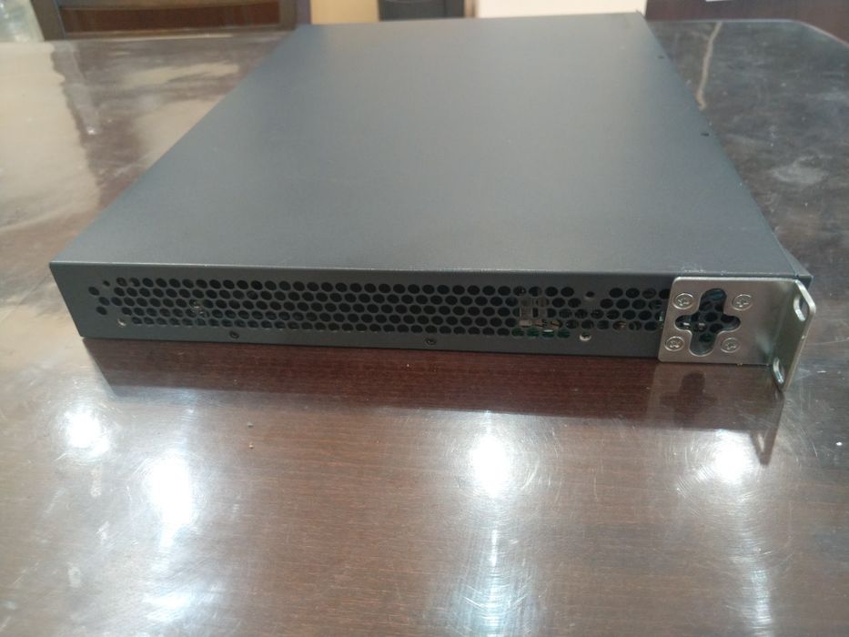 HP Aruba 2530-24-PoE+ Switch (J9779A) суич интернет рутер