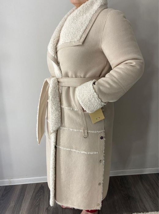 Продается женская дубленка.