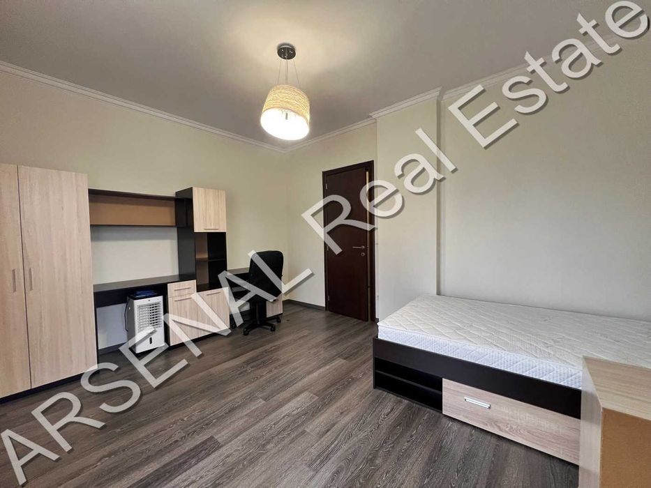 Тристаен апартамент под наем в ЕСТЕ, Изток