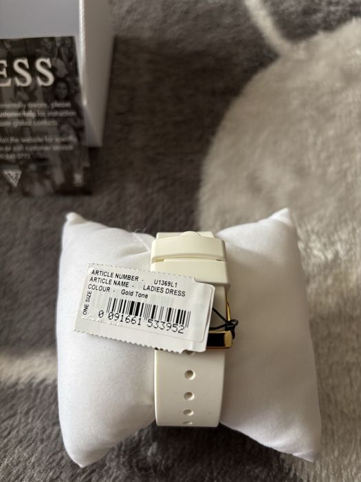 Ceas Guess gold dama
