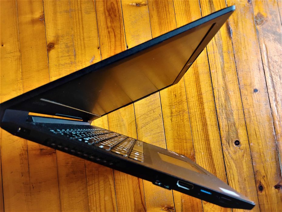 Продавам Lenovo V110