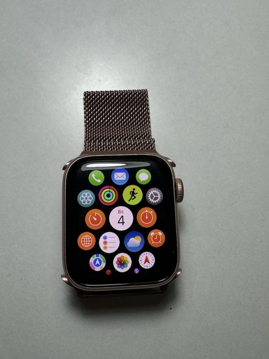 Продаю Apple watch se 40mm