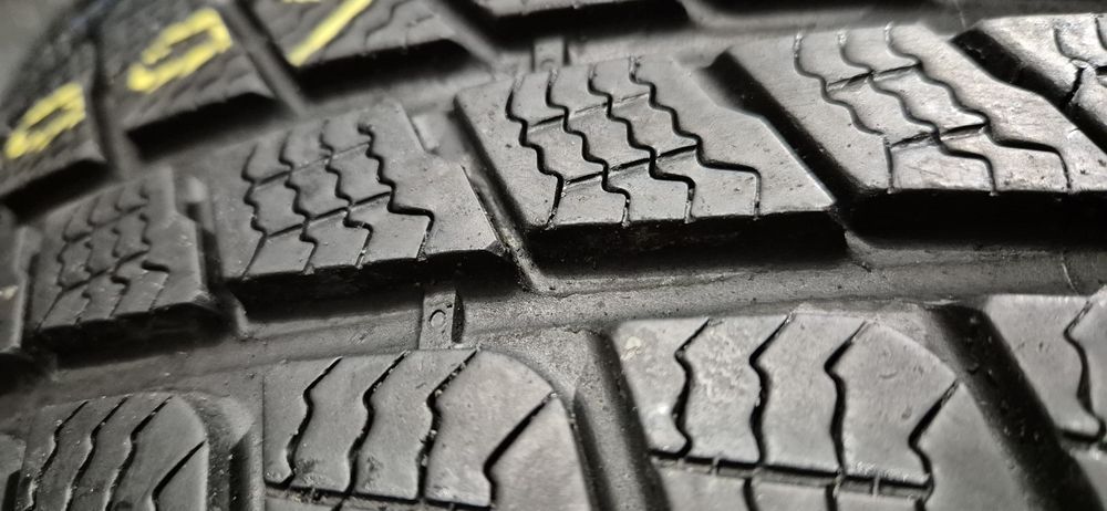 315 30 21 O bucată Pirelli iarnă