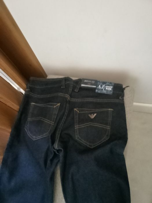 Blugi Armani mărimea 27 de dama