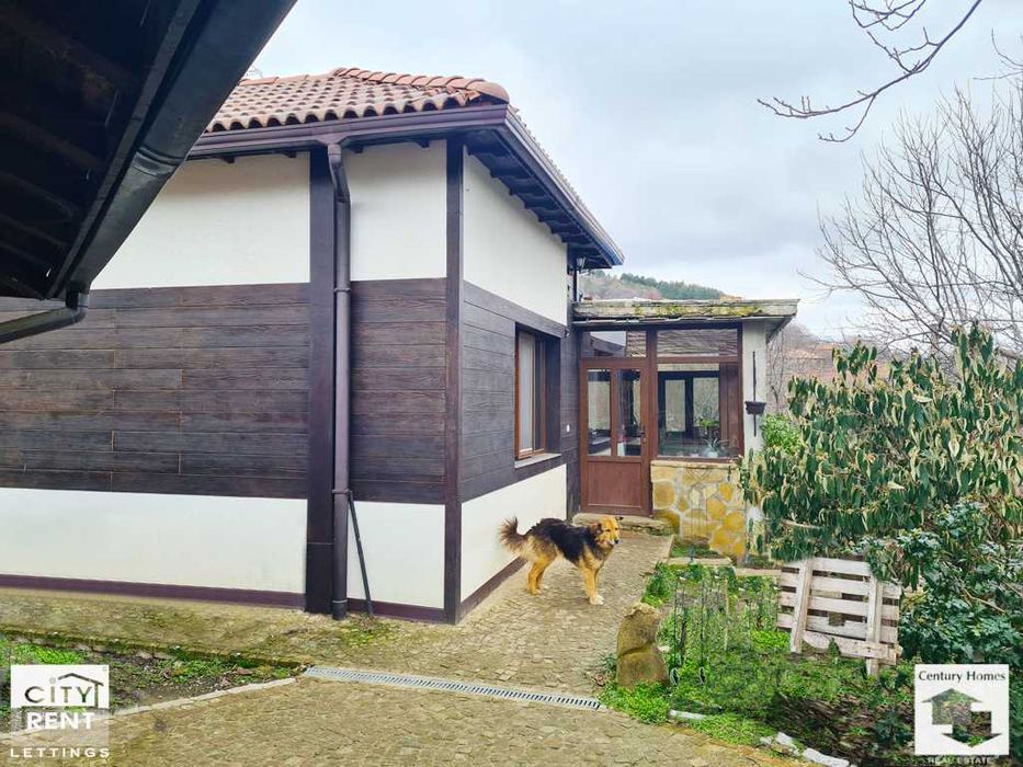 Дава се под наем Къща в с. Гостилица, Област Габрово - 102 кв.м за 648.21 € - Снимка #1