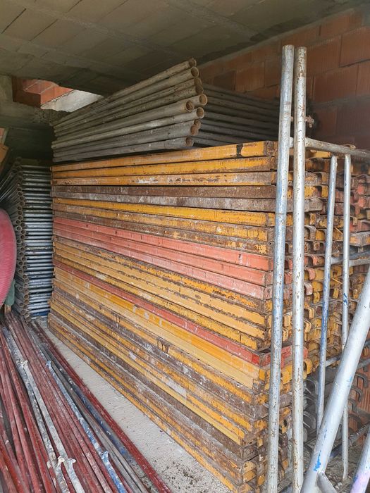Se închiriază schelă metalică