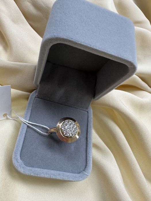 Золотое кольцо с фианитами