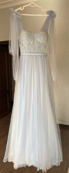 голубое вечернее платье