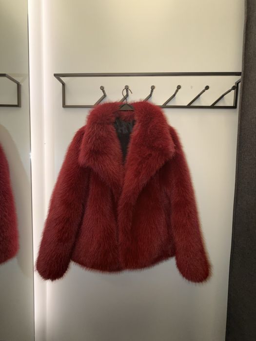 Эко шуба красного цвета