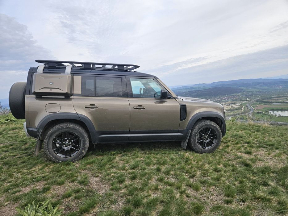 42500  Euro  . Land rover defender 110  2.0