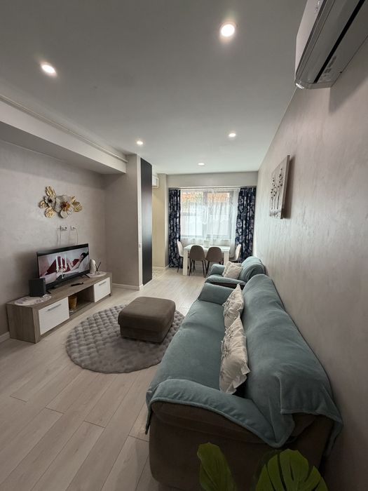 Vand apartament zona palas 3 camere