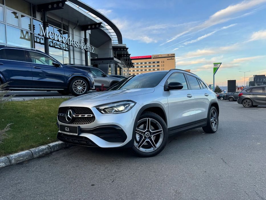 Mercedes-Benz GLA GLA 220 D 4MATIC/ Pachet AMG Stylin / Camera Masalier/ Lumini ambienta