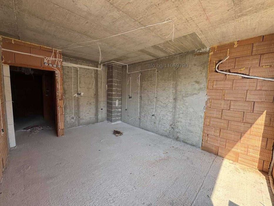 Продава се Двустаен апартамент в Пловдив, Тракия - 63 кв.м за 890 €/кв.м - Снимка #1