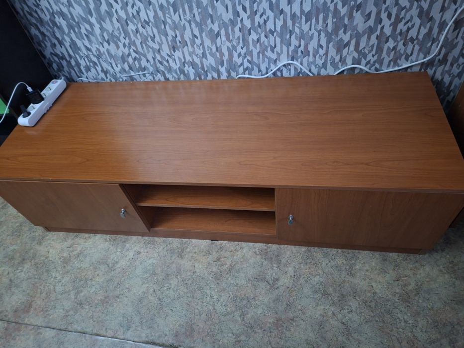 Продам тумбу под телевизор