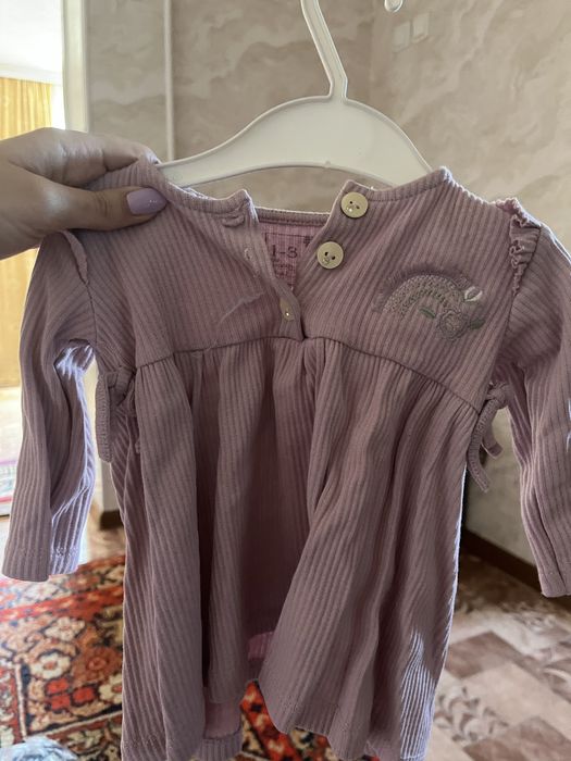 Платья для девочки и один костюм на мальчика