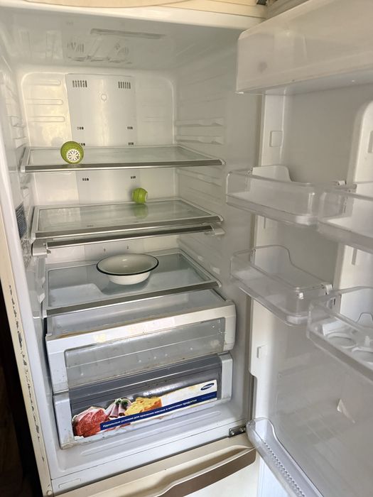 Продам холодильник Samsung