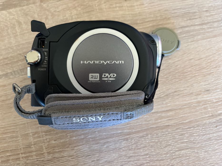 Sony Handycam DCR-DVD92 video camera – funcționează – baterie moarta