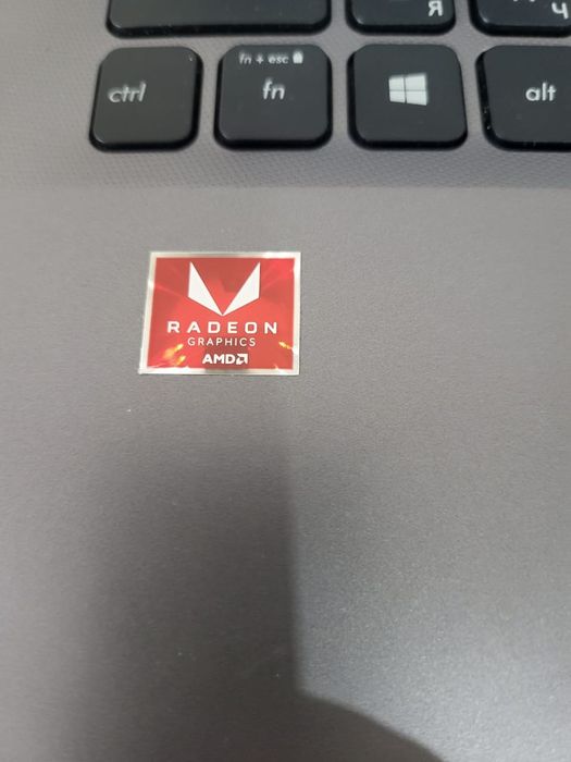 Продам  четырёх ядерный современный ноутбук Asus