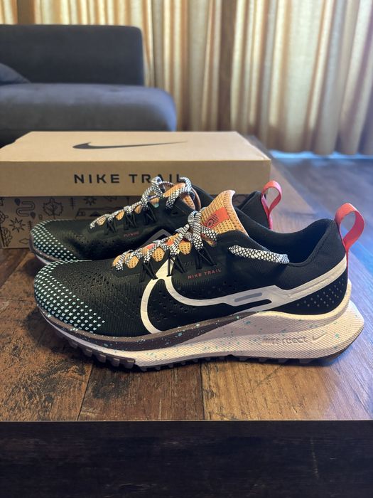 Nike Обувки W react PEGASUS TRAIL 4 и Adidas lightblaze j