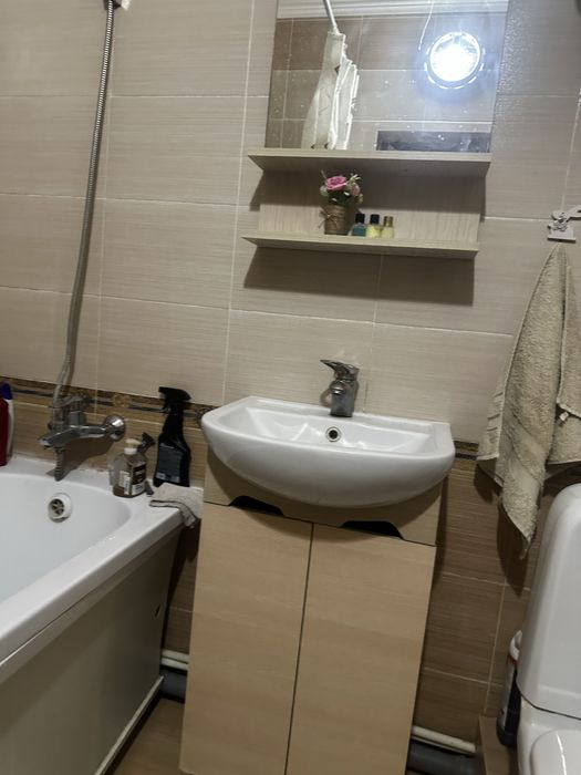 Тумба с раковиной и зеркалом