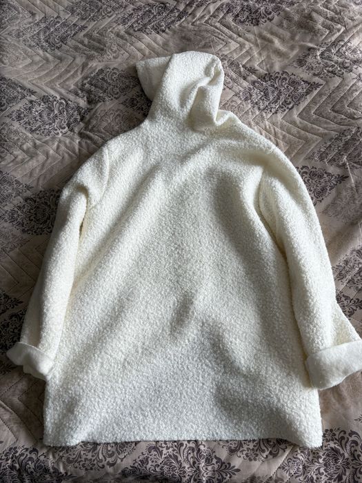 Бяло палто/жилетка с качулка