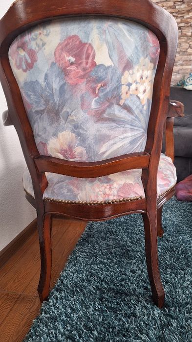 Красиво Кресло в Светла Дамаска