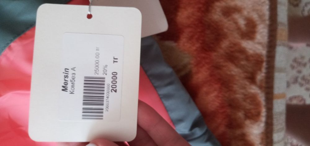 Продам куртку для девочек