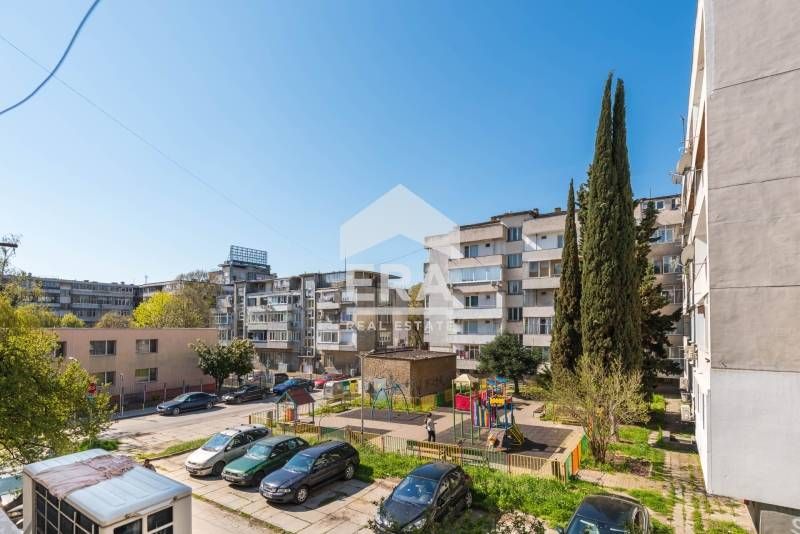 Продава се Тристаен апартамент в Варна, Център - 83 кв.м за 1655 €/кв.м - Снимка #2