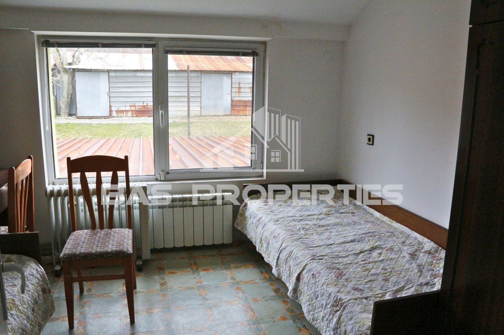 Къща в Перник, област-с.Големо Бучино площ 215