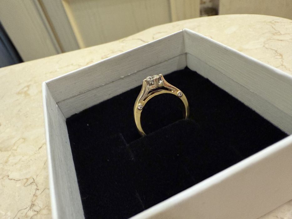 Кольцо с натуральным бриллиантом