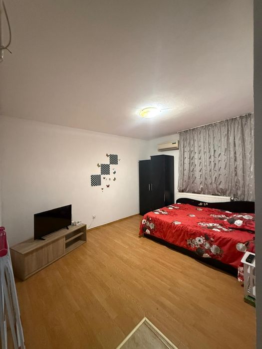Închiriez garsoniera