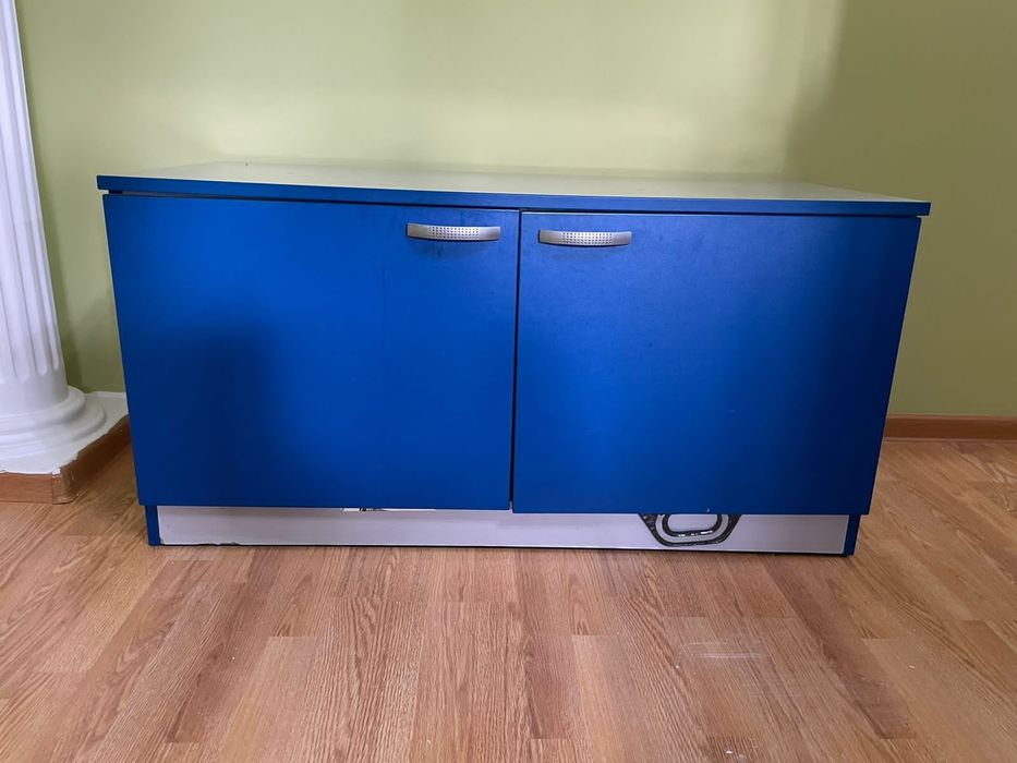 Шкаф двухдверный универсальны