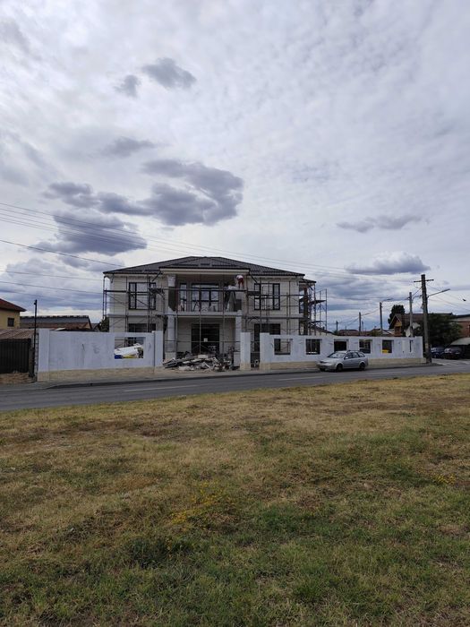 Echipă construcții sau firma