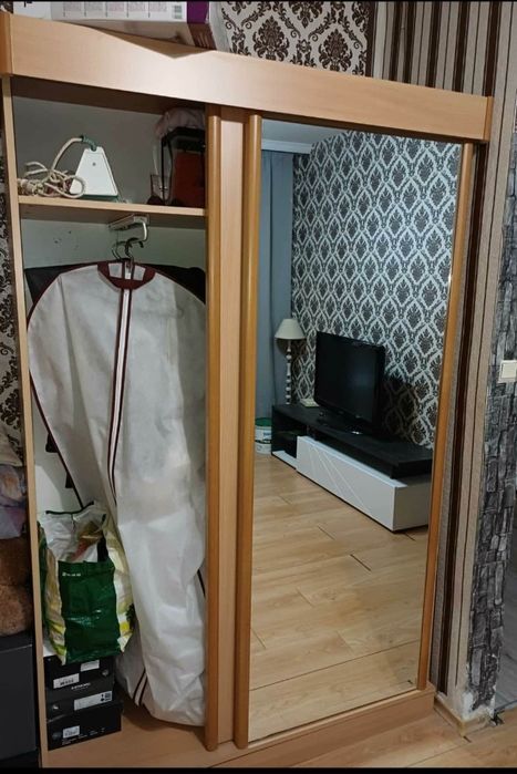 Голям гардероб с плъзгащи врати