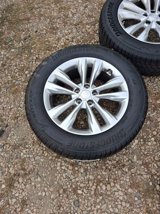 18″ джанти със зимни гуми за Hyundai Santa Fe / Kia Sorento

Продавам комплект