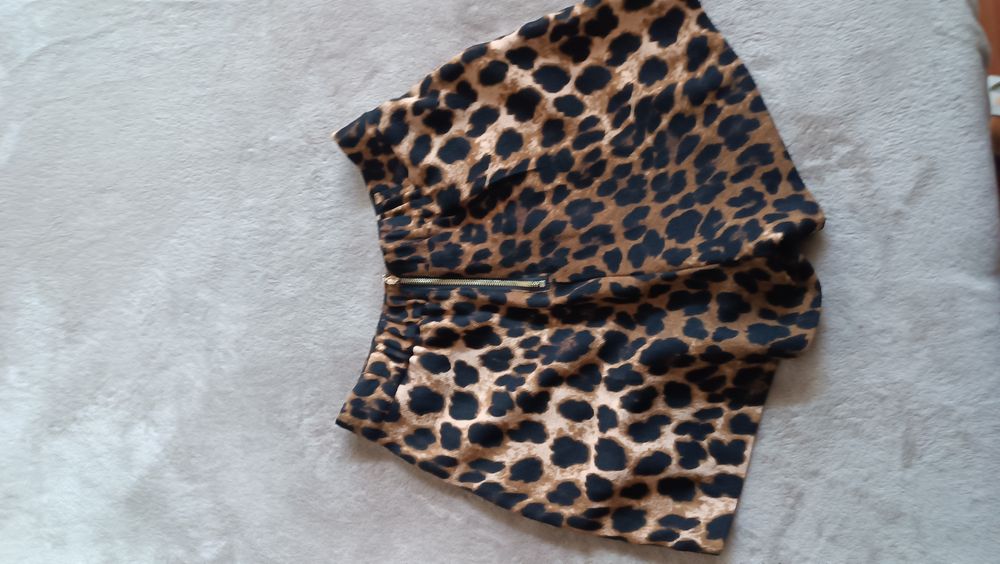 Къси леопардови панталони