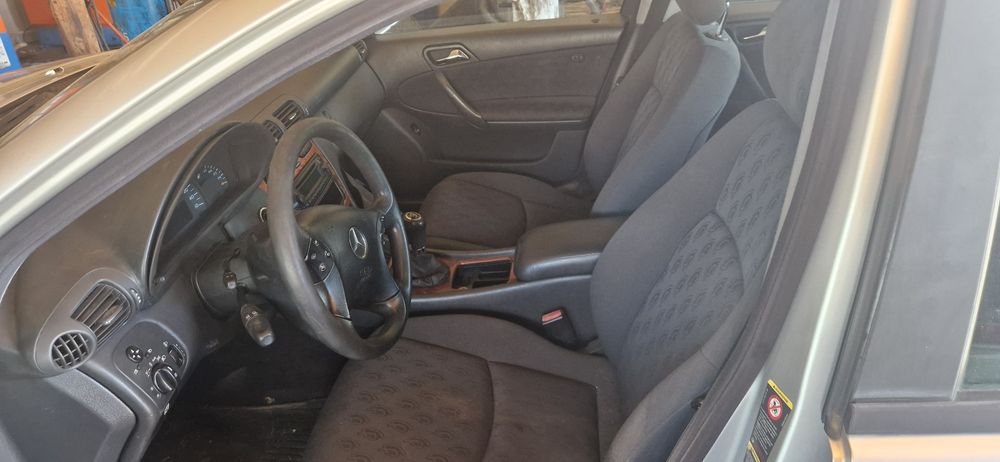 Vând motor mercedes 2.2