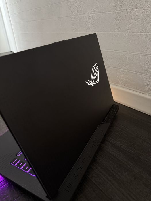 ASUS ROG Strix G15 G513RM / Ryzen 7 6800H / RTX 3060 / 16GB RAM
