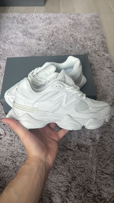 Adidasi New Balance 9060 Albi - Marimea 39.5