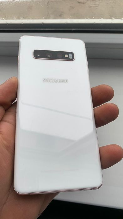 Samsung s10+ память 512гб Обмен на Айфон