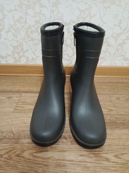 Продам резиновые сапоги