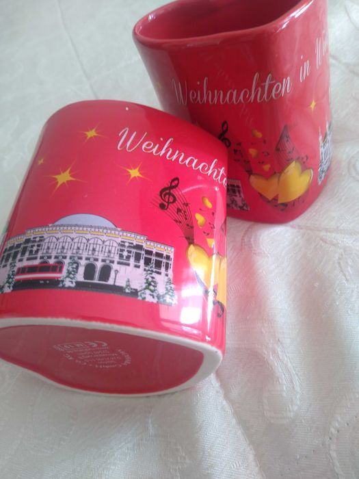 Căni superbe in forma de inimioară, pe roșu din Viena