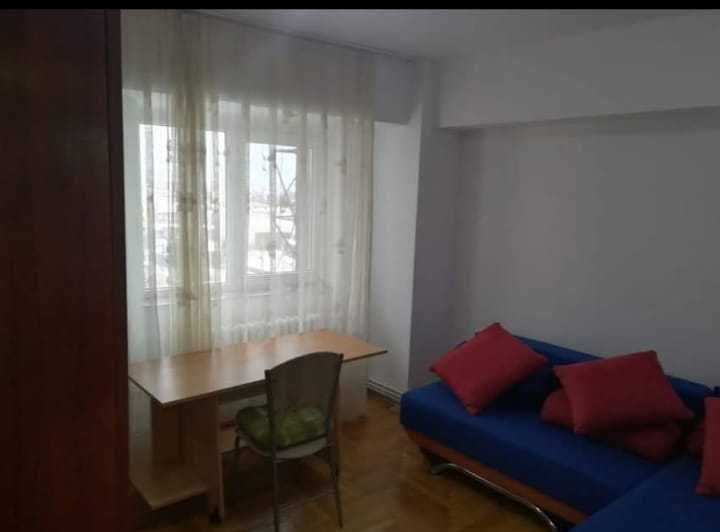 Inchiriez apartament