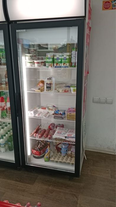 Витринный морозильник и холодильник