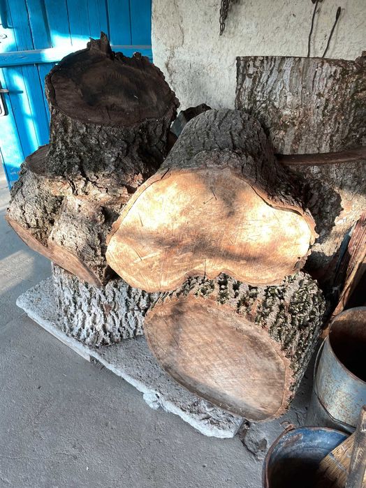 Орехов ствол, орехово дърво, дървен материал