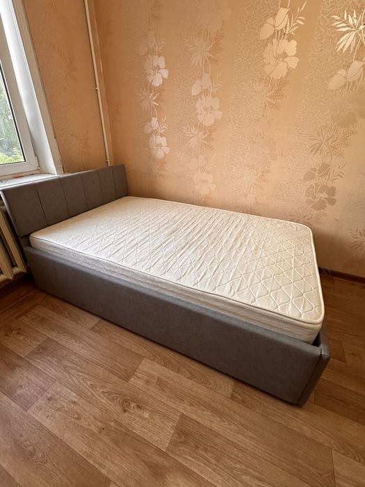 Продам кровать полутороспальную