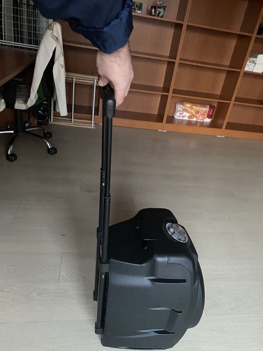 Vand boxa cu bluetooth si microfon