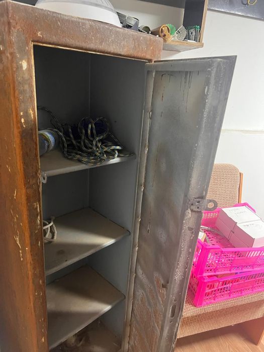 Продам сейф старый