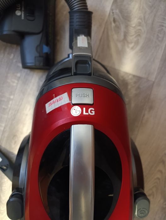 Продам Пылесос LG