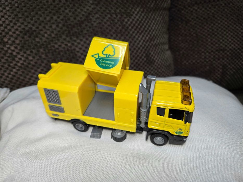 Лот камиони , колички и мотор